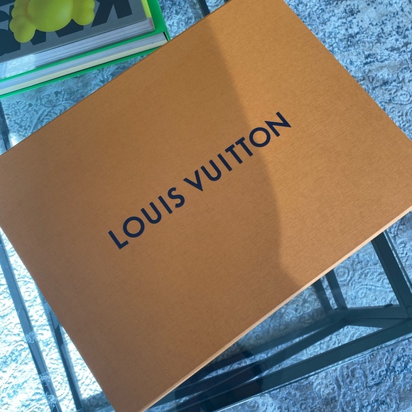 100% authentic Louis Vuitton Laureate platform desert boots. Never been worn - Picture 9 of 9